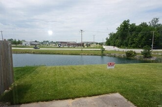 10623 Oak Valley Rd in Fort Wayne, IN - Building Photo - Building Photo