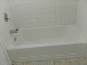 594 Roosevelt Ave in Carteret, NJ - Building Photo - Building Photo