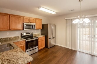 10060 Nolton Cir in Cordova, TN - Foto de edificio - Building Photo