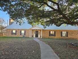 710 N Avenue C in Elgin, TX - Building Photo