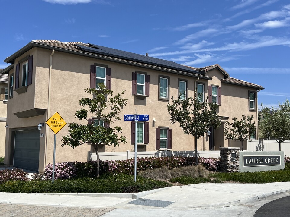 261 Camellia Way in Vista, CA - Building Photo