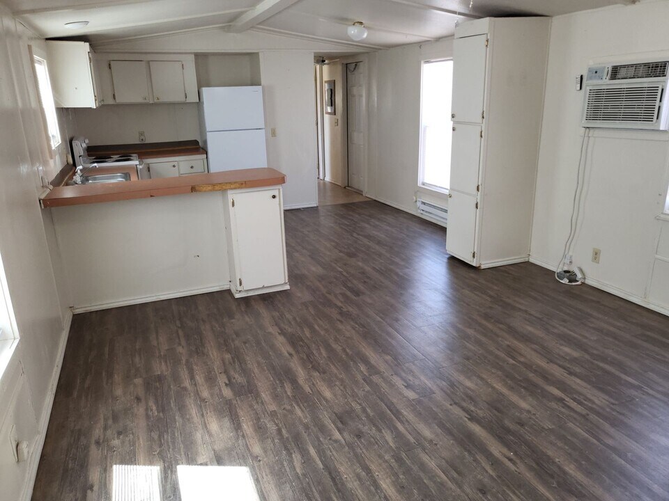 632 S Roosevelt Rd Q in Portales, NM - Building Photo