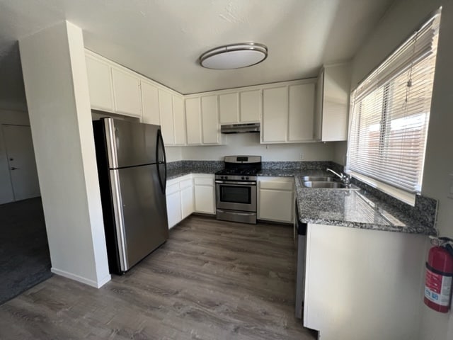 709 W Atkins Ave, Unit A in Ridgecrest, CA - Foto de edificio - Building Photo