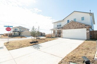 6851 Encore Oaks in San Antonio, TX - Building Photo - Building Photo