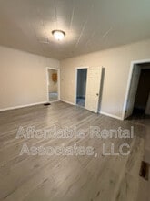 616 W Rogers St in Milwaukee, WI - Building Photo - Building Photo