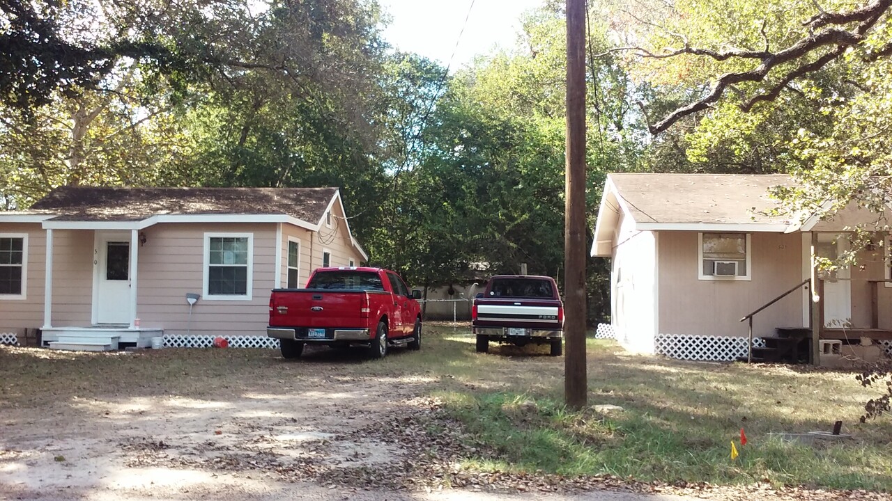 510 Dunnam Ave in Cleveland, TX - Foto de edificio