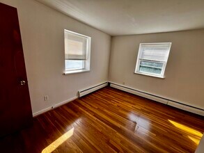 671 River St, Unit #2R in Boston, MA - Foto de edificio - Building Photo