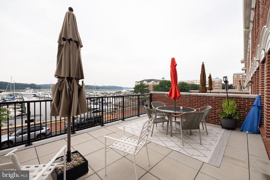 610 Marina Landing Ln in Woodbridge, VA - Building Photo