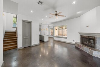 3013 S 5th St, Unit 210 in Austin, TX - Building Photo - Building Photo