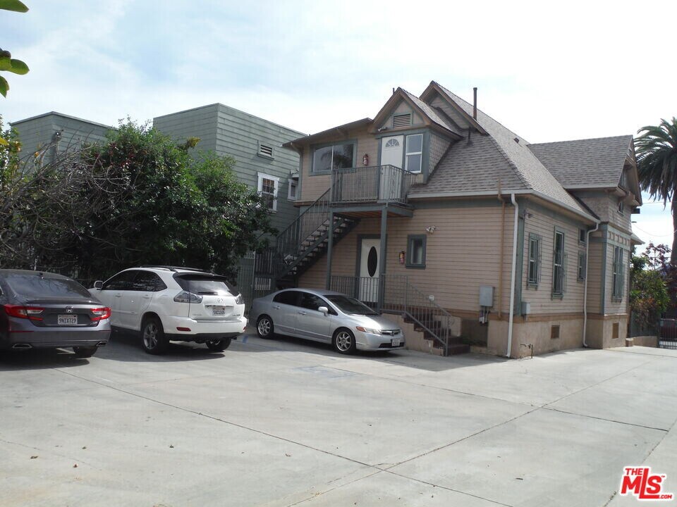 1805 W 12th Pl in Los Angeles, CA - Building Photo