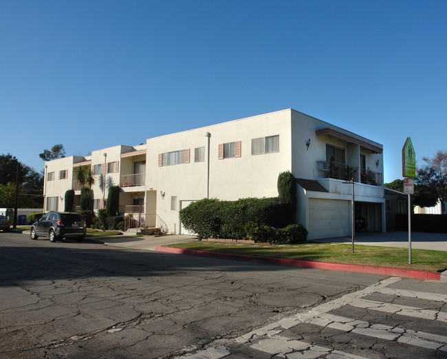 10802 Huston St in North Hollywood, CA - Building Photo - Building Photo