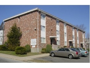 Garfield Avenue Apartments in New London, CT - Building Photo - Building Photo