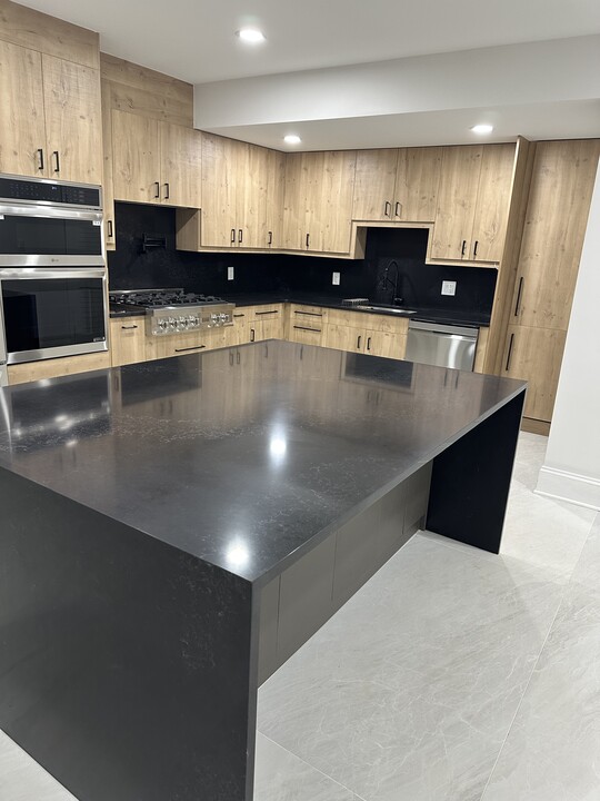3501 W Ox Rd in Fairfax, VA - Building Photo
