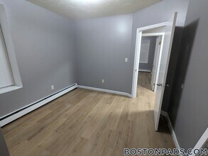 114 Mt Pleasant Ave in Boston, MA - Building Photo - Building Photo