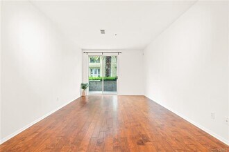 6400 Crescent Park E, Unit 121 in Los Angeles, CA - Building Photo - Building Photo