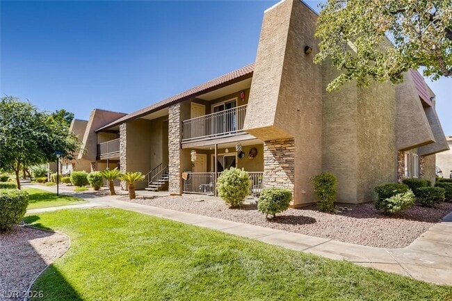 5224 River Glen Dr in Las Vegas, NV - Building Photo - Building Photo