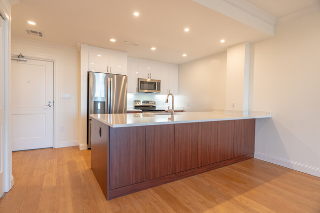 198 Sherman Rd, Unit 520