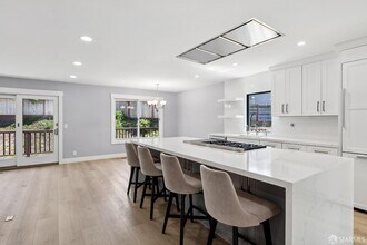 19 Elk Ct in Pacifica, CA - Building Photo - Building Photo
