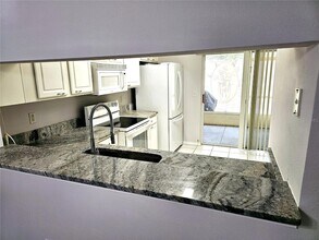 2252 Lake Woodberry Cir in Brandon, FL - Building Photo - Building Photo
