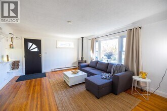 1474 Colborne Rd in Sarnia, ON - Foto de edificio - Building Photo