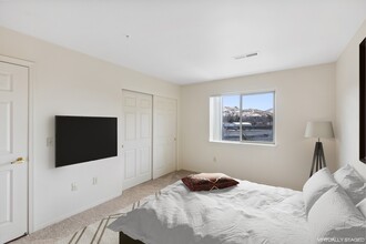 Vale Apartments & Townhomes in Reno, NV - Building Photo - Building Photo