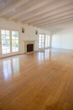 5200 Valley Circle Blvd in Los Angeles, CA - Building Photo - Building Photo