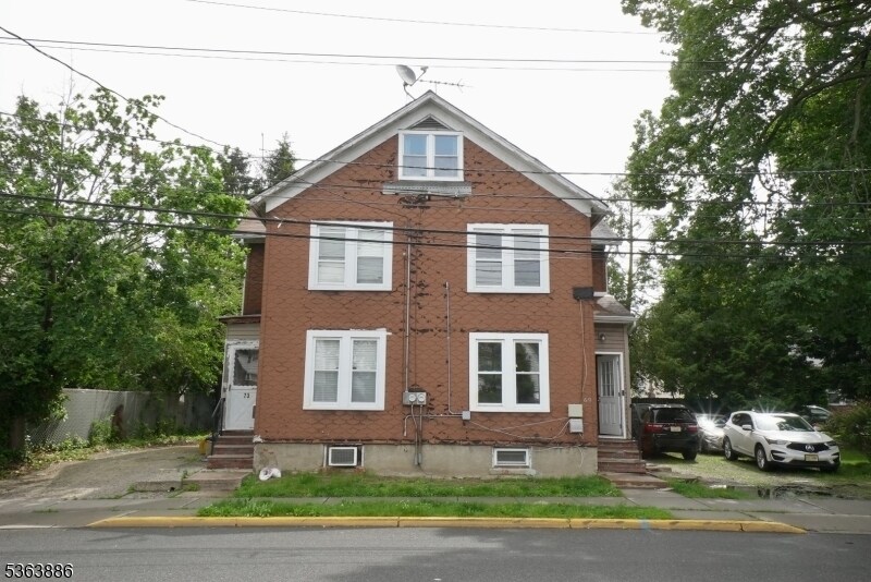 69 Carlton Ave in East Rutherford, NJ - Building Photo