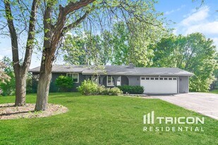 13548 Dan Patch Dr in Savage, MN - Building Photo