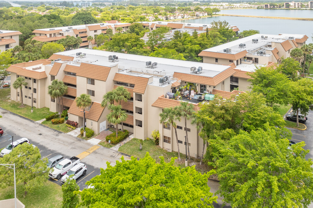 Summertree Village in Miami, FL - Foto de edificio