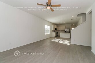 1624 Boggy Crk Rnch Rd in Andice, TX - Foto de edificio - Building Photo