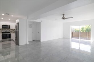 8325 SW 72nd Ave in Miami, FL - Building Photo - Building Photo