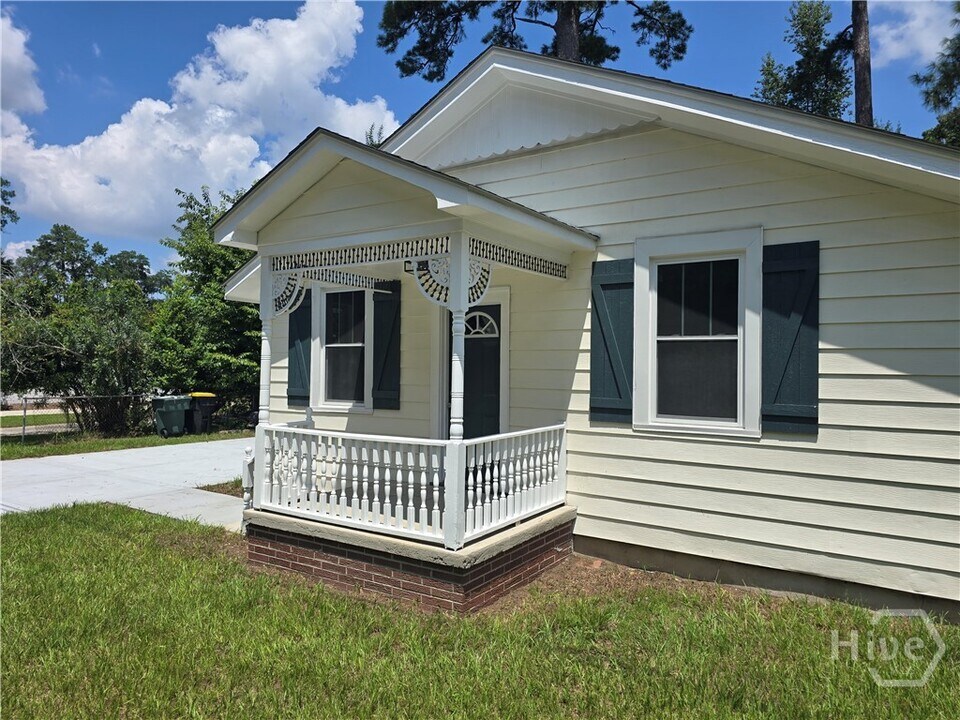 14 E Back St in Savannah, GA - Building Photo