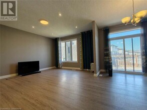 233 Ladyslipper Dr in Waterloo, ON - Building Photo - Building Photo