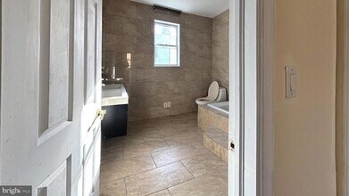 2338 Cross St in Philadelphia, PA - Foto de edificio - Building Photo