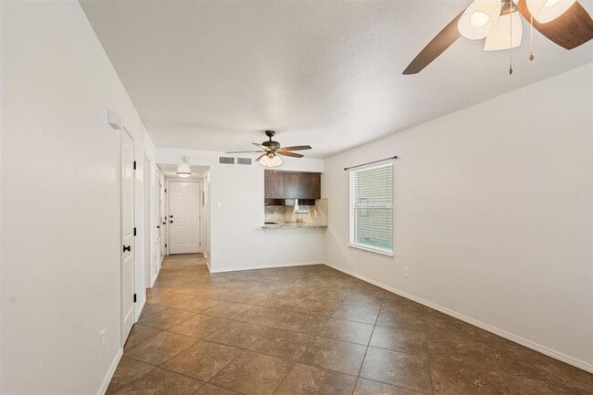 111 Rhonda St in Del Rio, TX - Foto de edificio - Building Photo