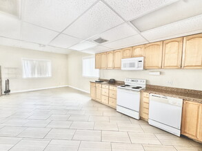 1725 S Lucerne St in Las Vegas, NV - Building Photo - Building Photo