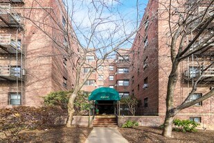 2339 Hudson Terrace in Fort Lee, NJ - Building Photo