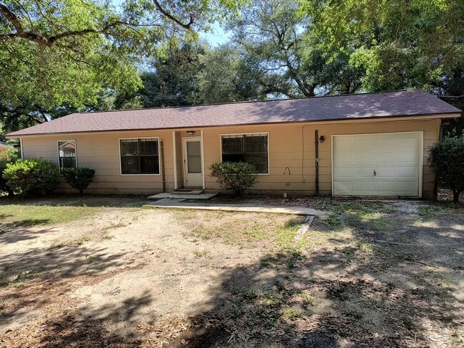 3005 Lenora Cir