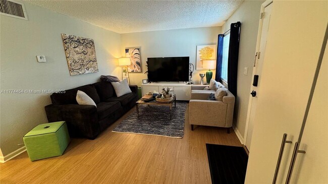 900 NE 26th St in Wilton Manors, FL - Building Photo - Building Photo