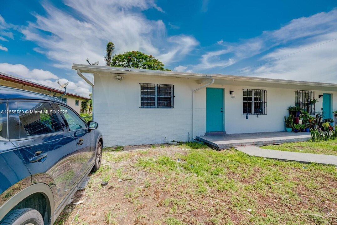 2151 NW 103rd St-Unit -2153 in Miami, FL - Building Photo