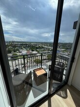 226 Jamaica Dr, Unit A19 in Dania Beach, FL - Building Photo - Building Photo