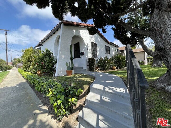 3702 Sawtelle Blvd in Los Angeles, CA - Building Photo - Building Photo