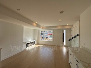 830-830 Lawson Ave in Kelowna, BC - Building Photo - Building Photo