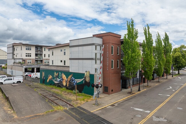 Village Quarter in McMinnville, OR - Foto de edificio - Primary Photo