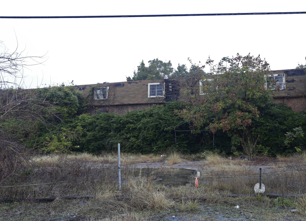 13545 Chef Menteur Hwy in New Orleans, LA - Foto de edificio