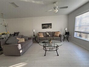 2833 Club Cortile Cir in Kissimmee, FL - Building Photo - Building Photo