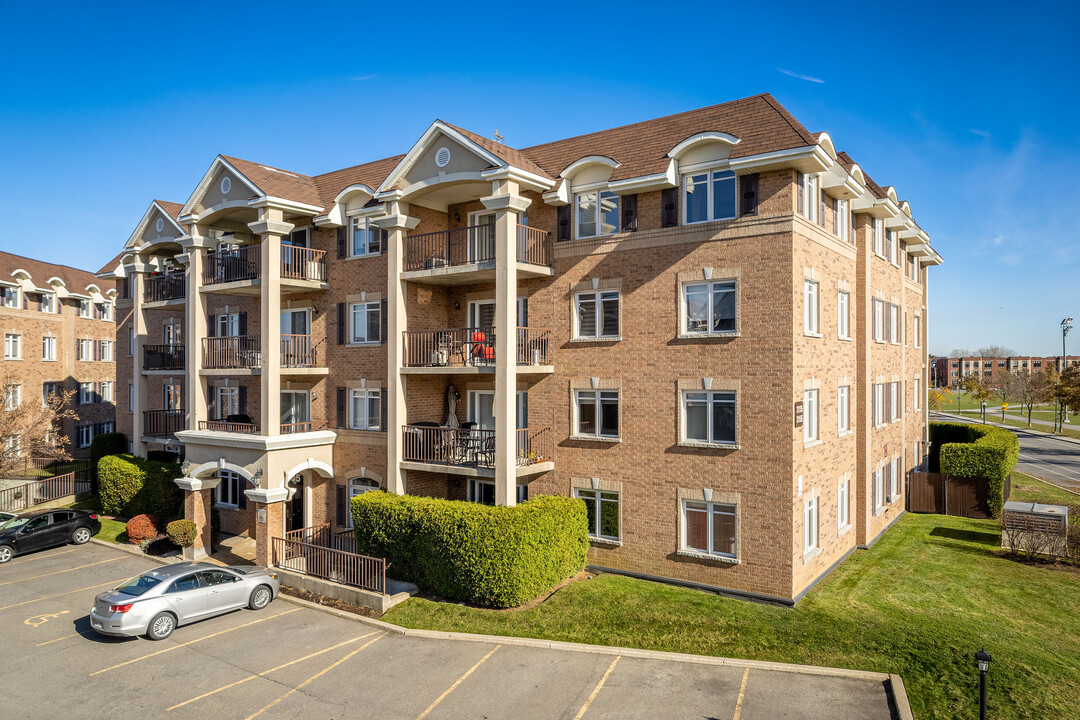 3135 Ernest-Hemingway Av in St. Laurent, QC - Building Photo