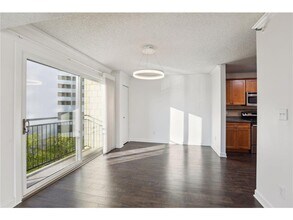 1225 La Salle Ave-Unit -907 in Minneapolis, MN - Building Photo - Building Photo