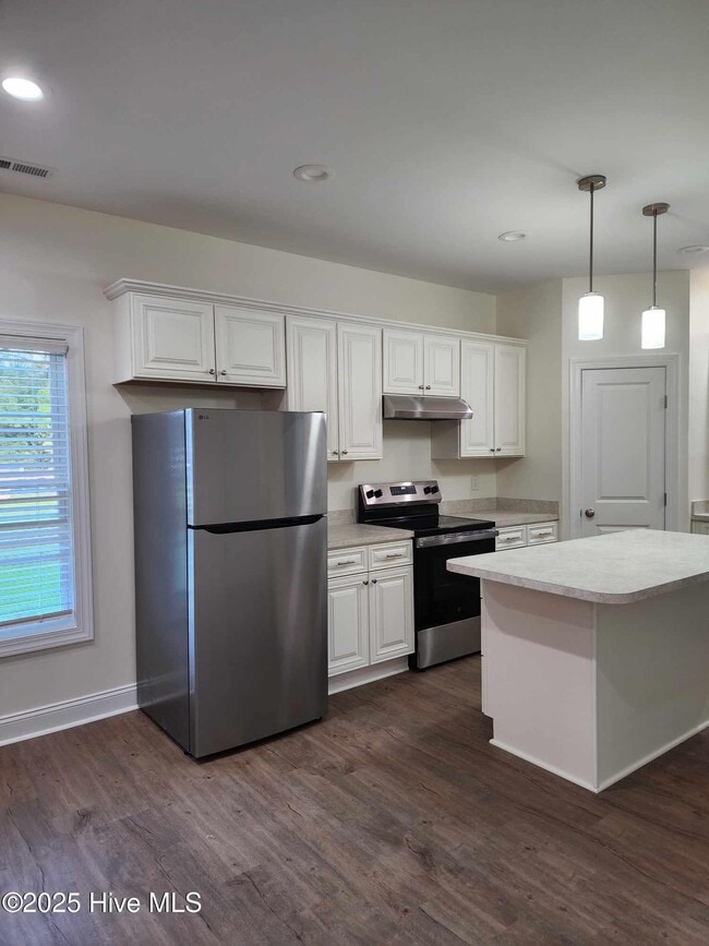 613 Hobbs Dr in Jacksonville, NC - Building Photo - Building Photo