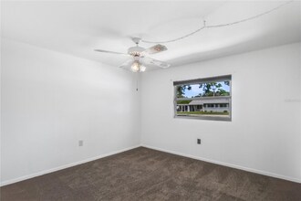 3012 52nd Ave Dr W in Bradenton, FL - Foto de edificio - Building Photo